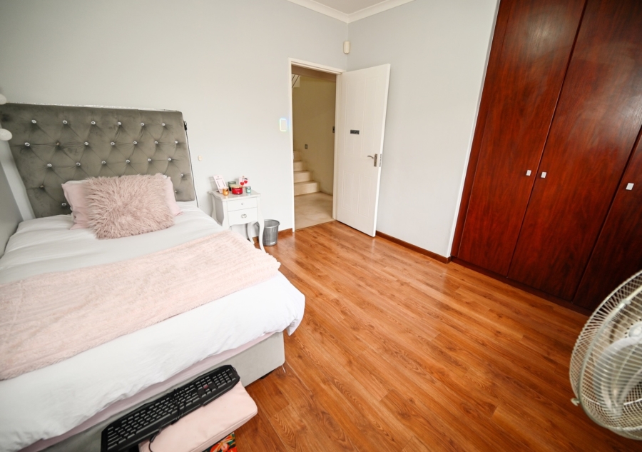 5 Bedroom Property for Sale in Vierlanden Western Cape